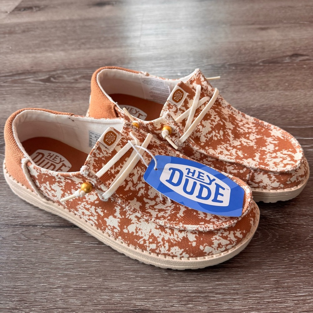NWT Hey Dude Wendy Funk Animal Print Shoes Tan Multi Women’s 10 Wide - Picture 2 of 8